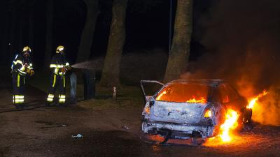 Auto volledig uitgebrand bij sportpark Molenwijk in Boxtel - Blik op nieuws