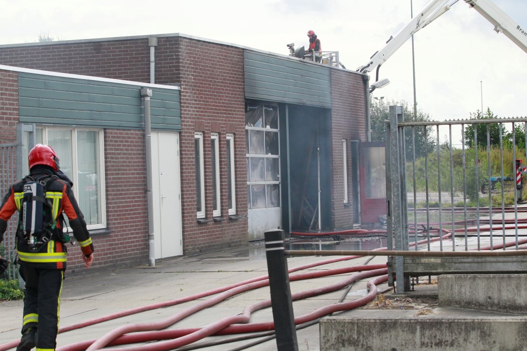 Gewonden bij bedrijfsbrand in Nieuw-Buinen