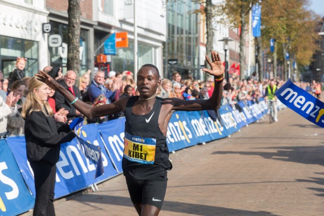 Rogers Kibet als eerste over de streep