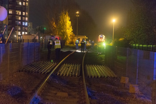 Politie doet onderzoek langs spoor