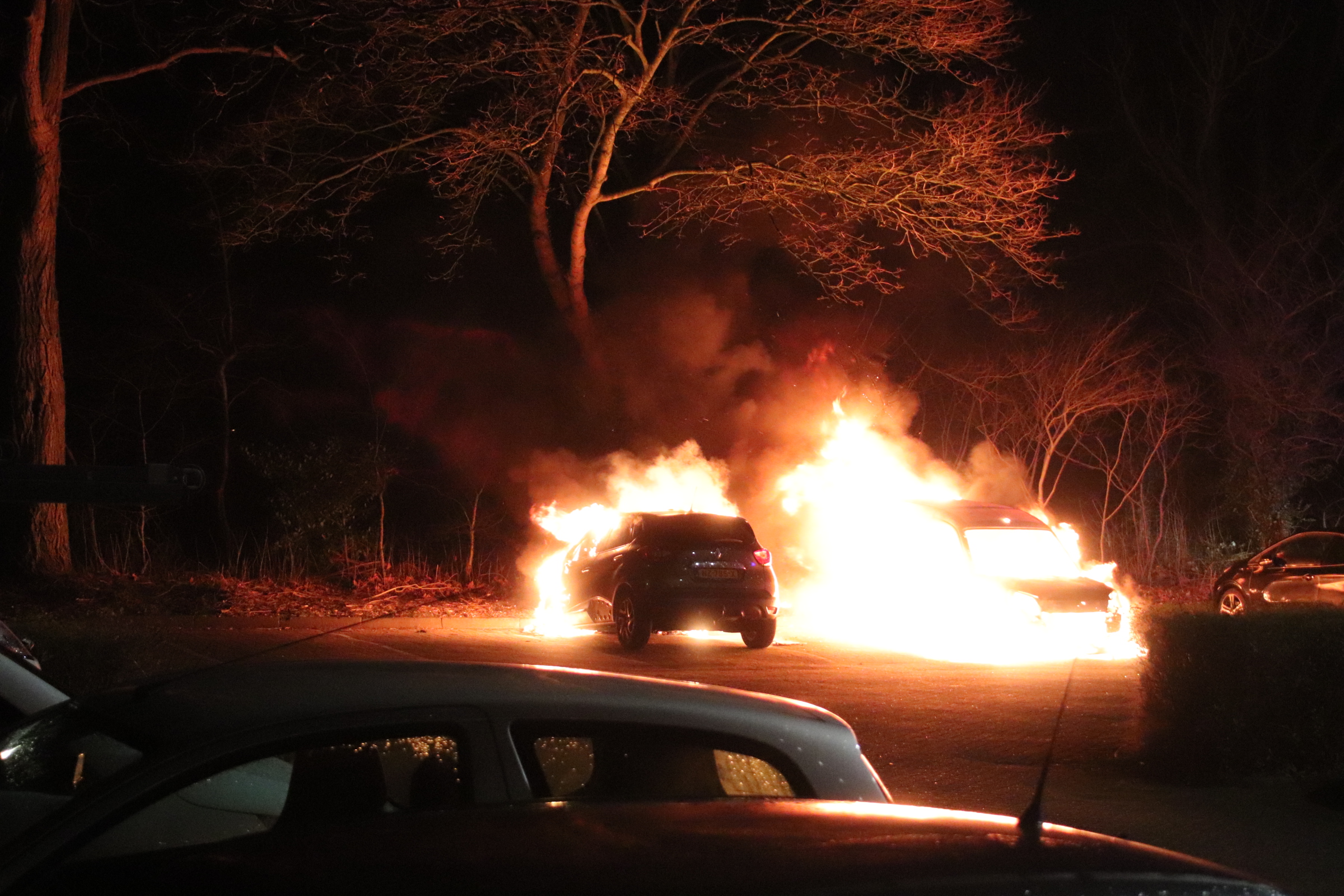 Auto's volledig in brand
