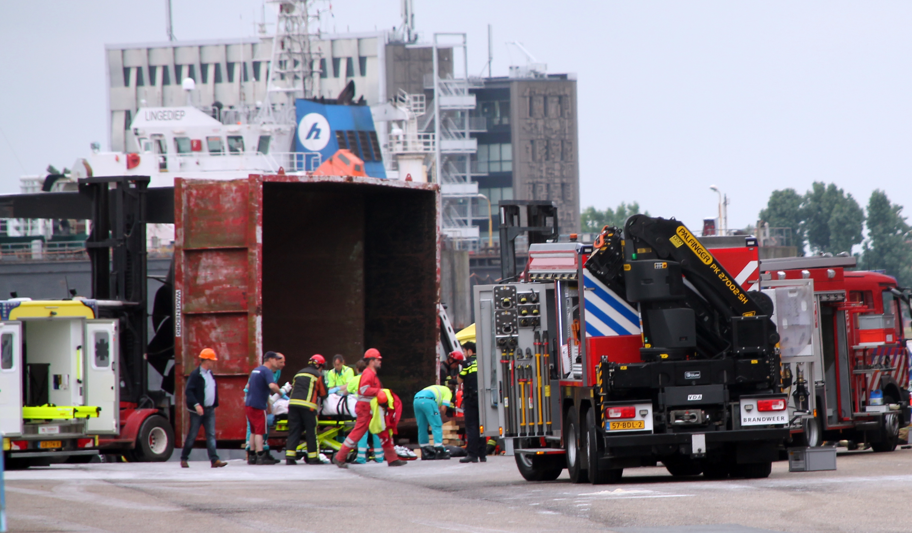 Twee zwaargewonden bij bedrijfsongeval in Delfzijl