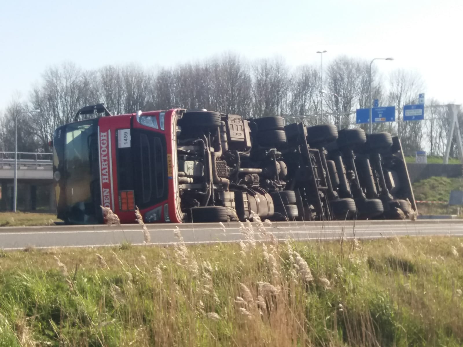 Vrachtwagen gekanteld Groningen