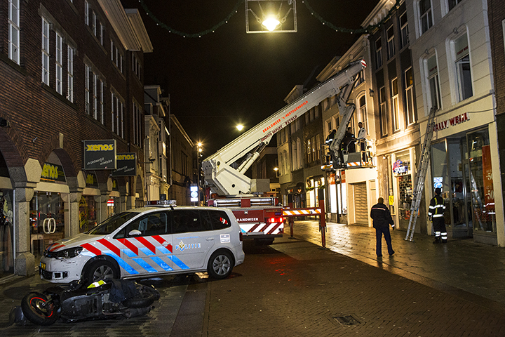 Foto van twee winkel inbrekers aangehouden | Persburo Sander van Gils | www.persburausandervangils.nl