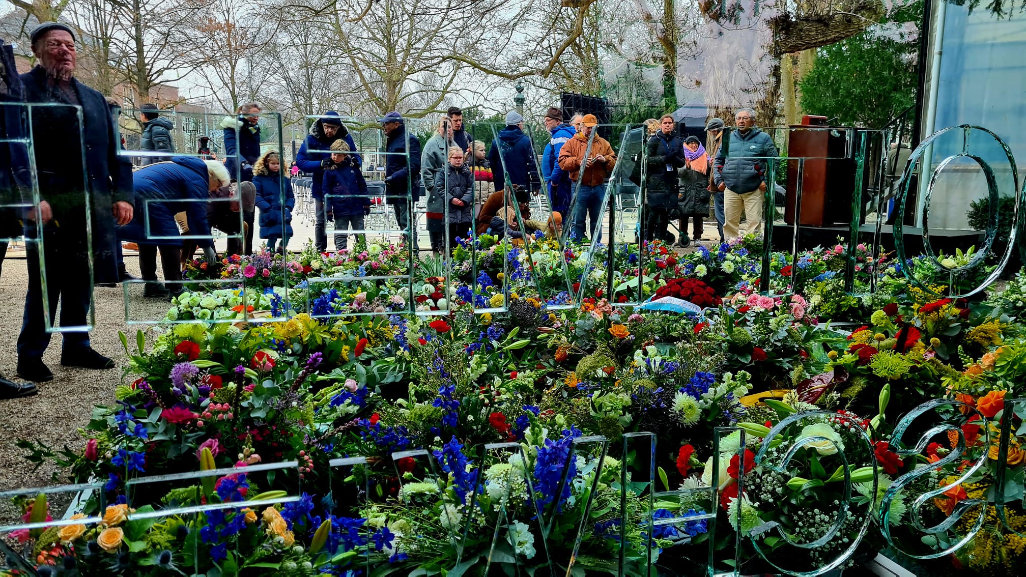 Herdenking bij Spiegelmonument