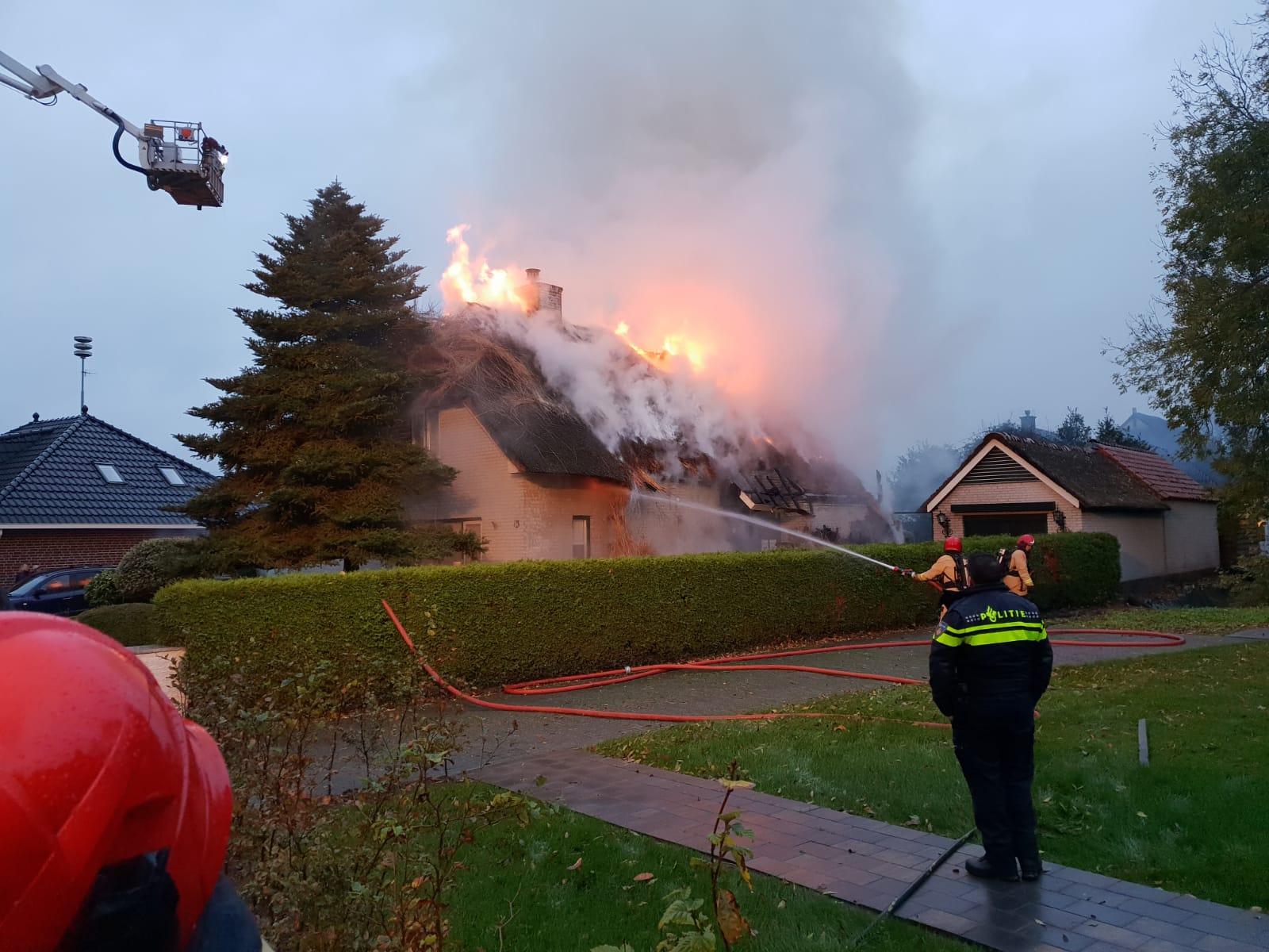 Uitslaande brand in woonboerderij