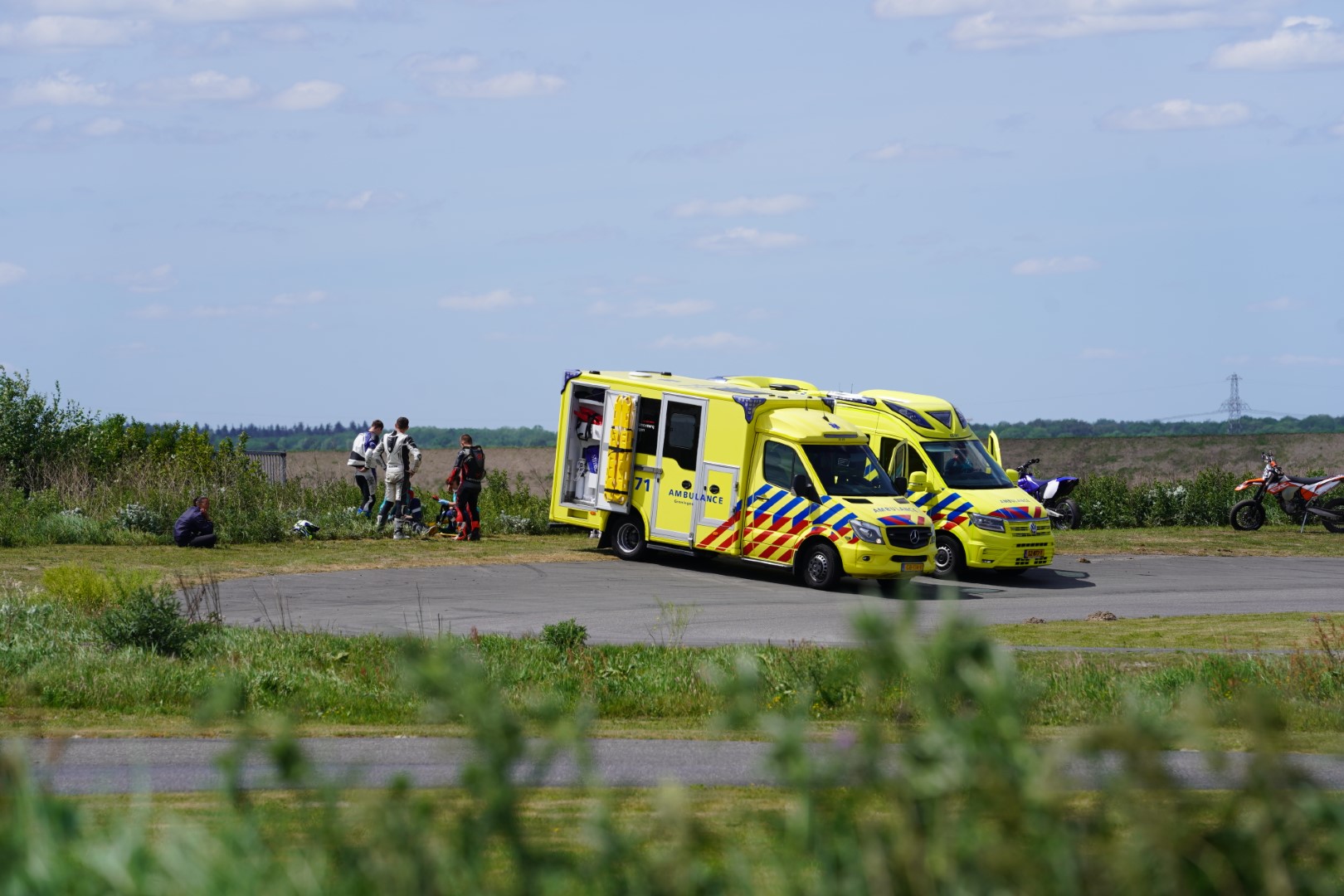 Ambulances bij ongeval in Nieuw-Weerdingen