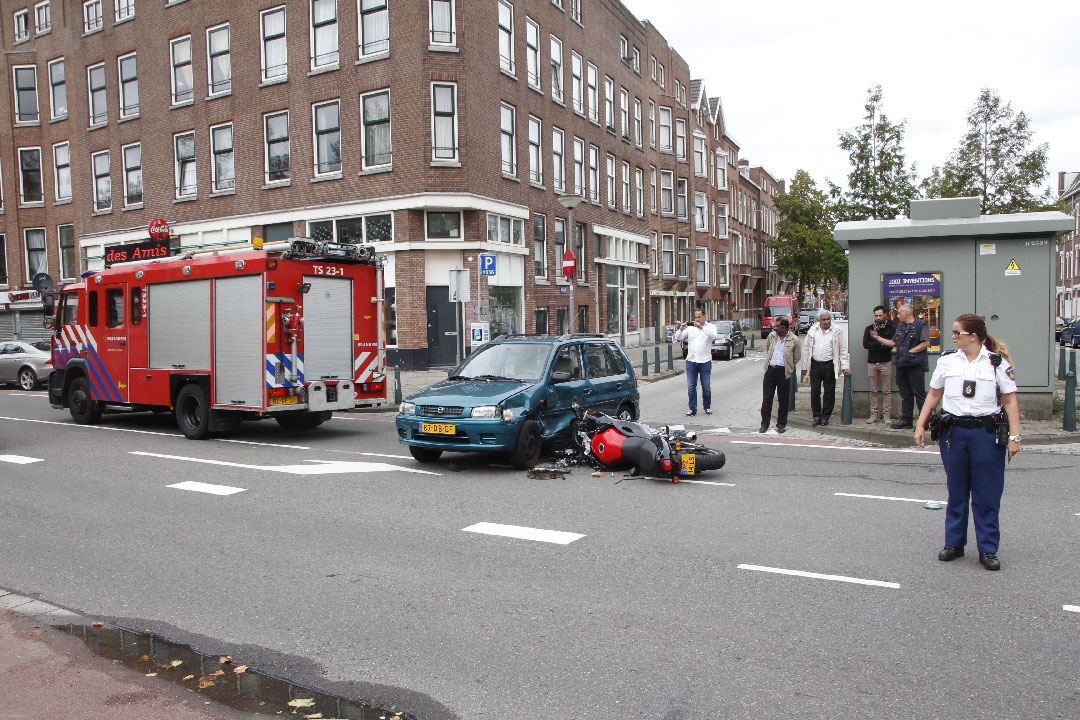 Motorrijder gewond bij aanrijding in Rotterdam