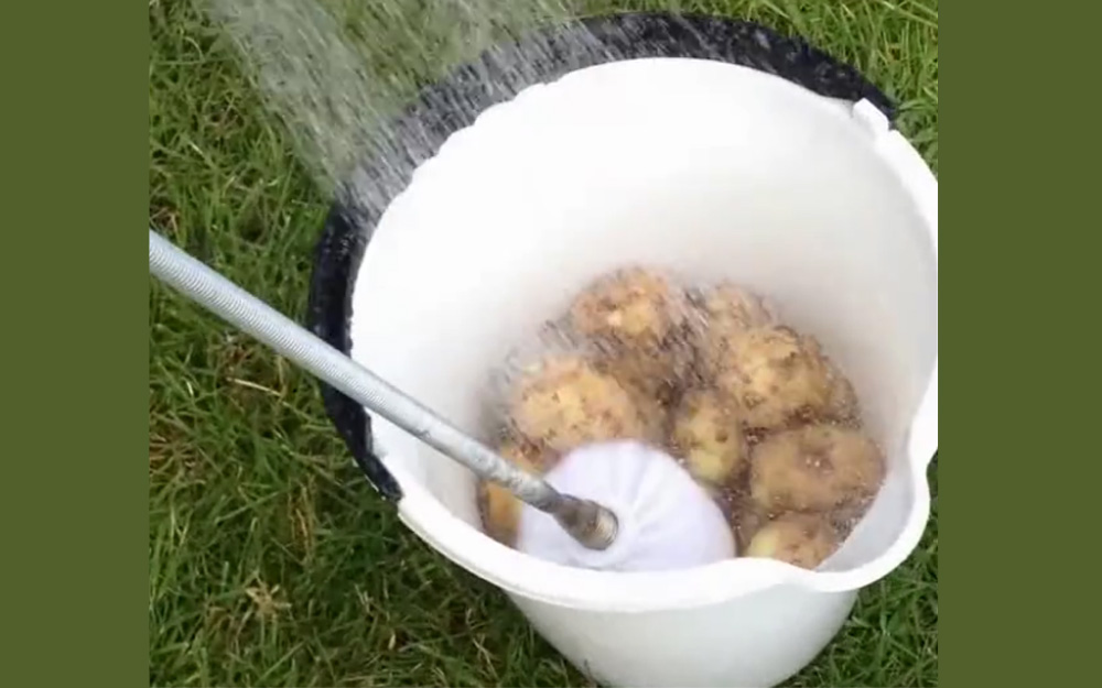 Een kilo aardappelen schillen in 30 seconden doe je zo