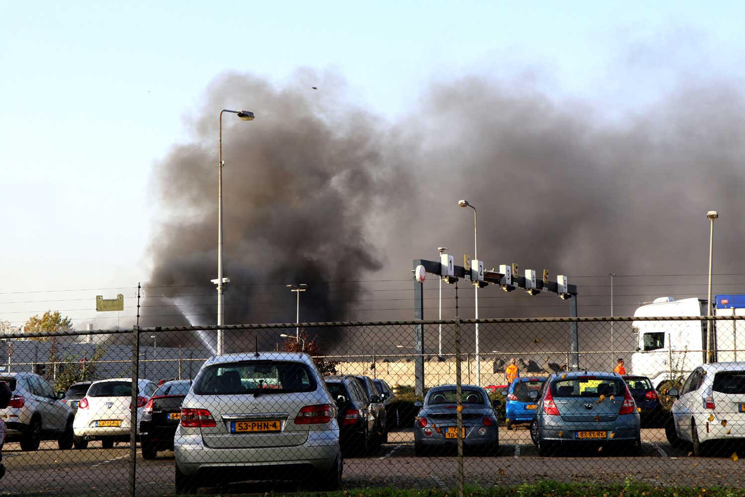 Zeer grote brand bij afvalverwerking AEB Amsterdam