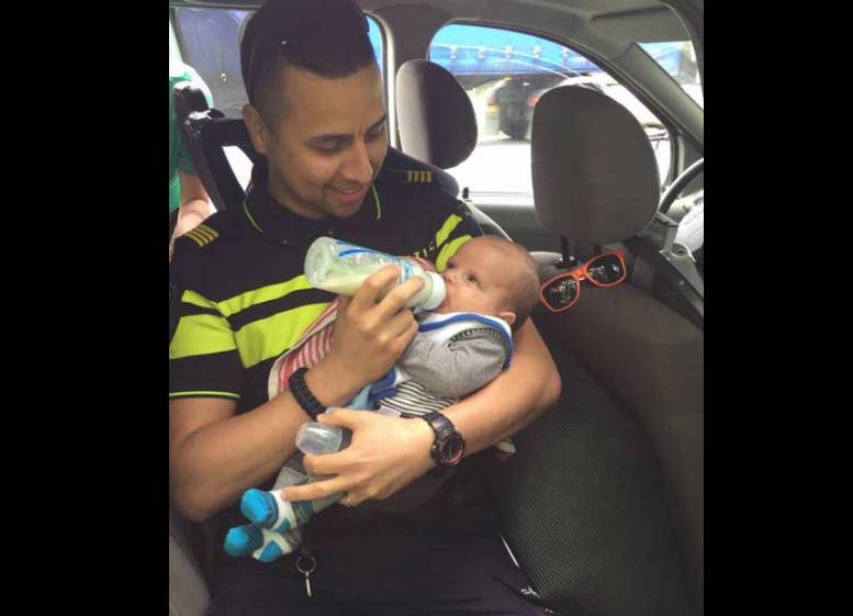 Agent geeft baby fles na ongeluk op N269 Tilburg