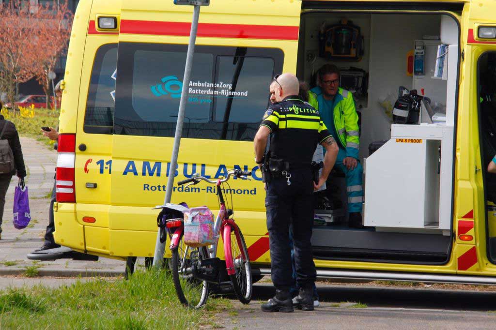 Fietsster aangereden door auto in Schiedam