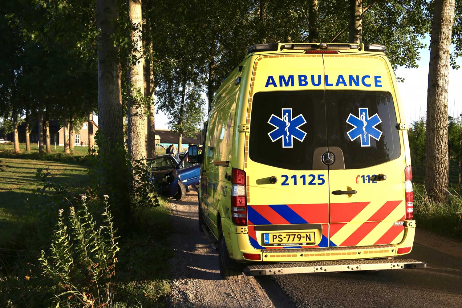 ambulance-auto-boom