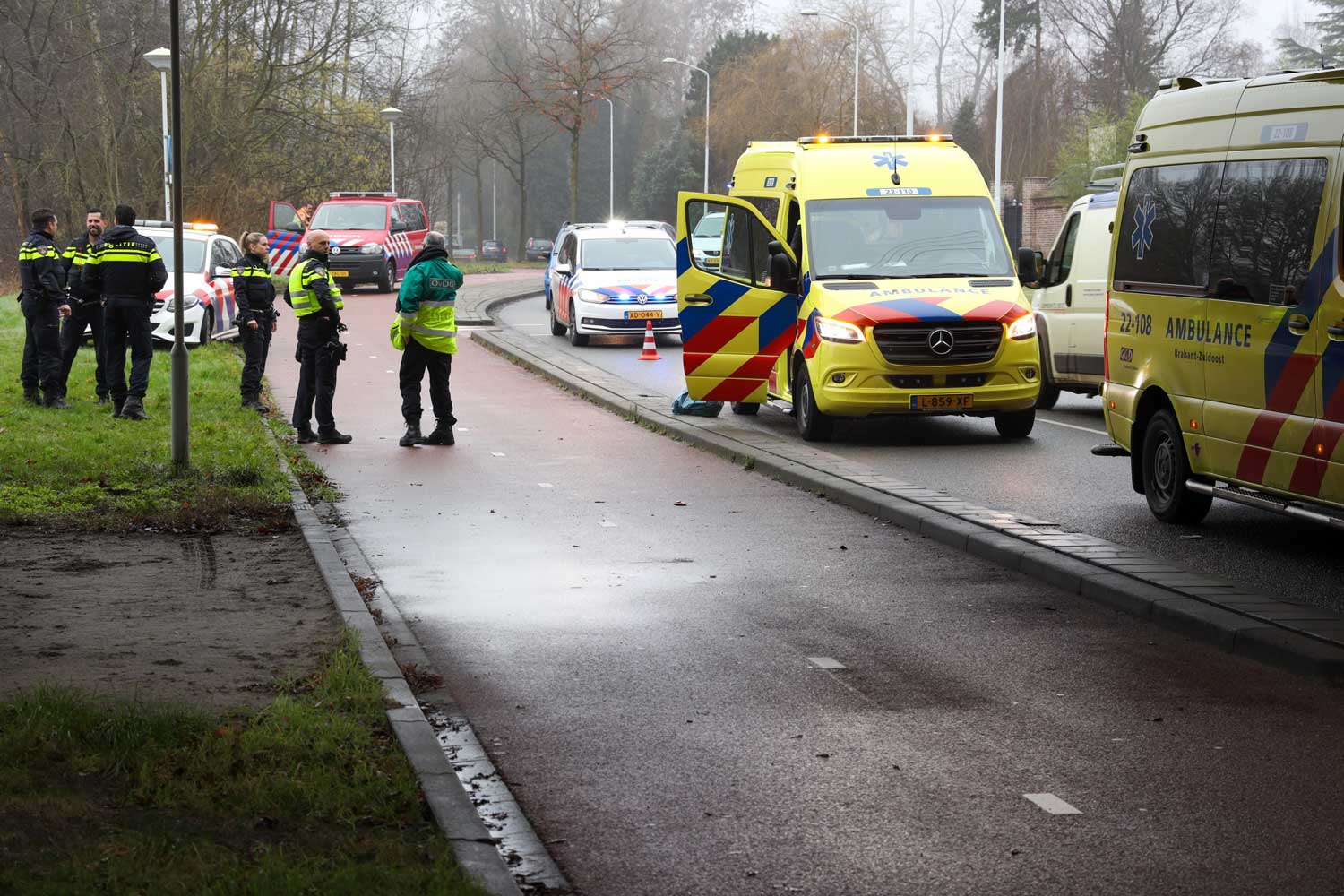 ambulances-water-onderkoeld-agenten