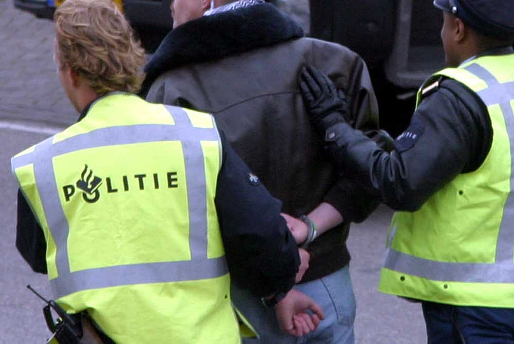 Foto van arrestatie verdachte door politie | Archief EHF