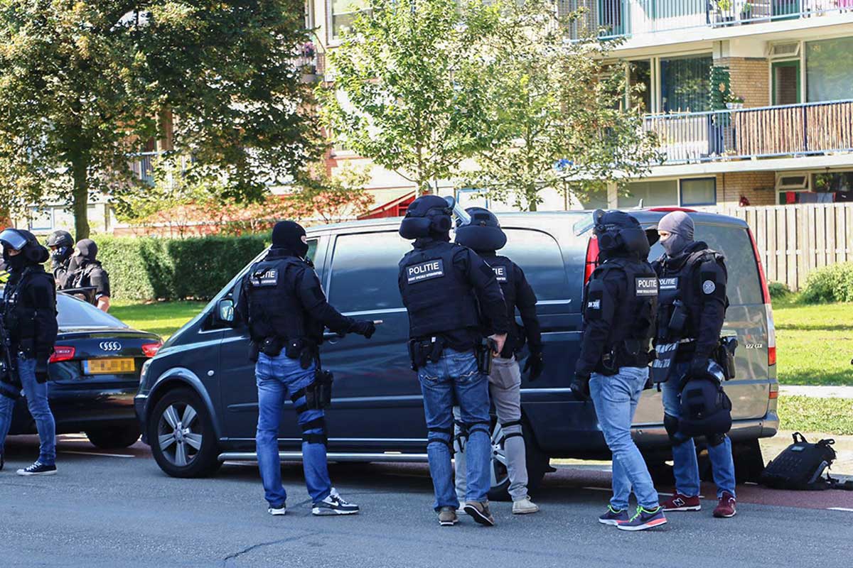 Arrestatieteam houdt vuurwapengevaarlijke Schiedammer aan na verkeersruzie