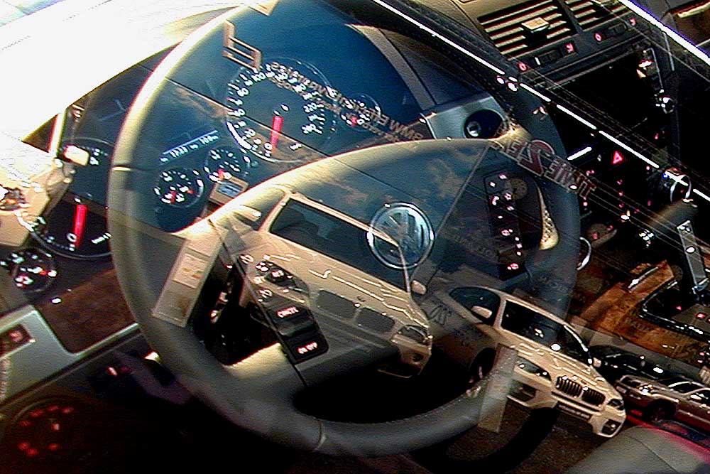 Foto van auto stuur raam spiegeling VW | Archief EHF