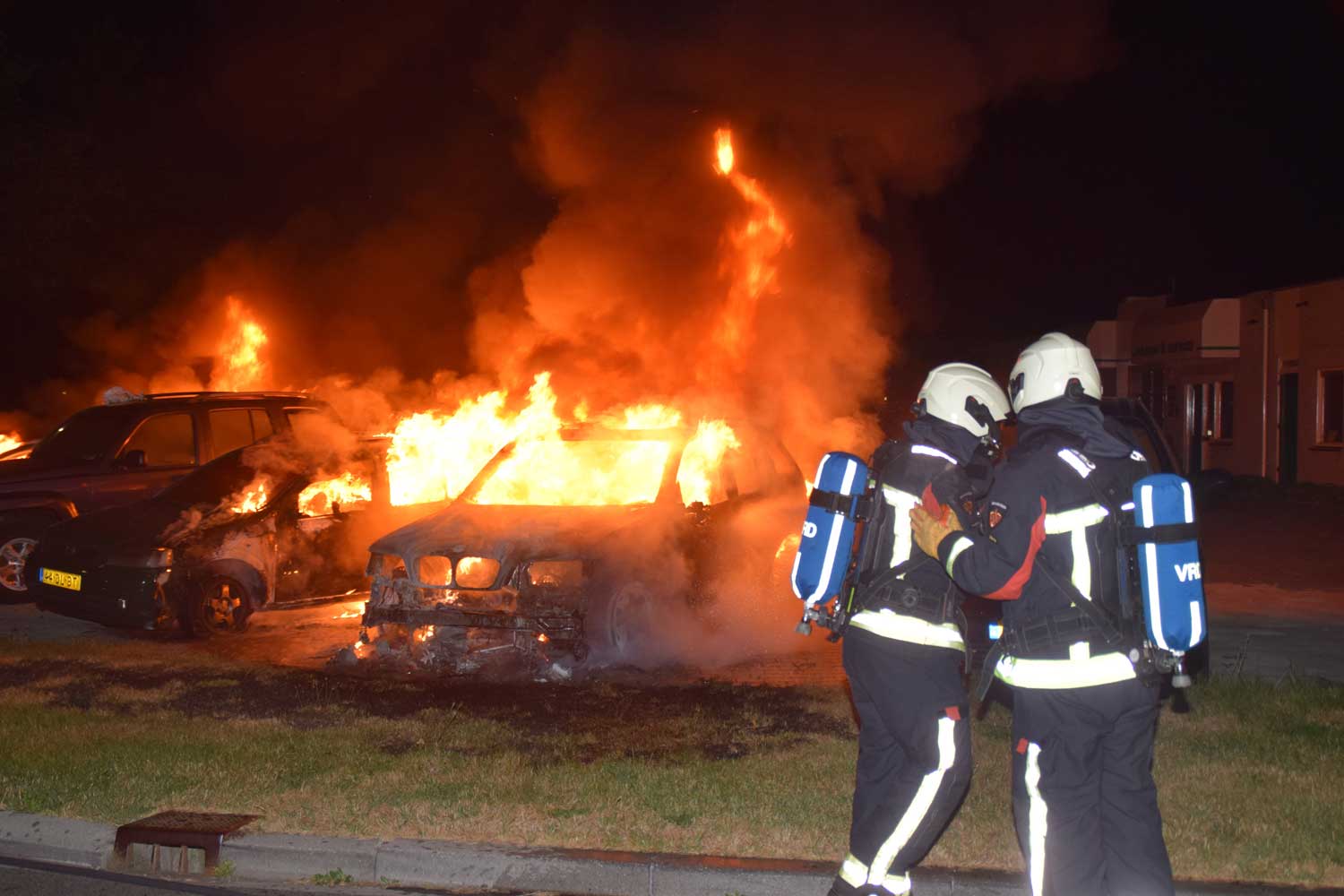 Vijf auto's beschadigd door autobrand