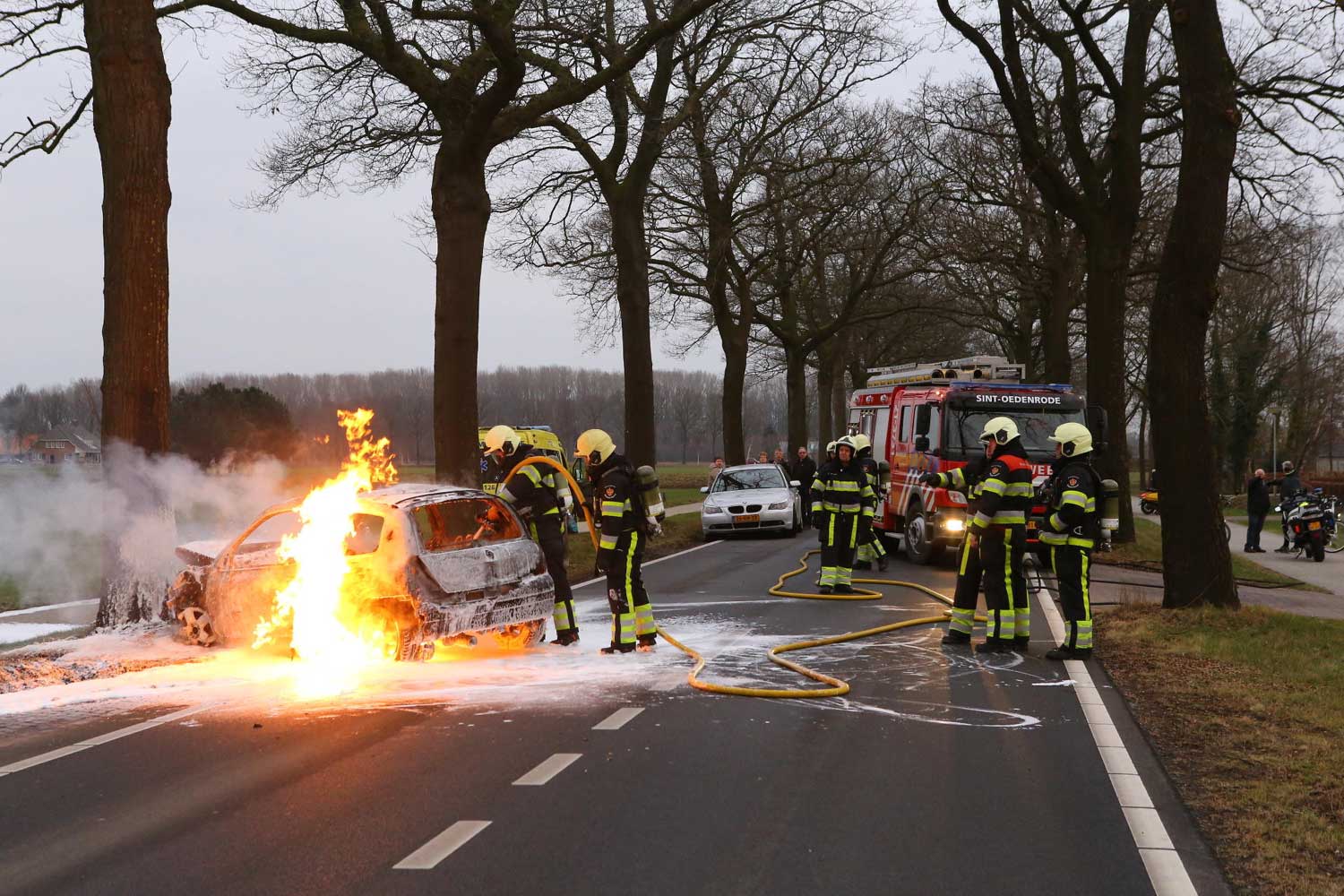 Auto uitgebrand na ongeval N637 bij Sint-Oedenrode