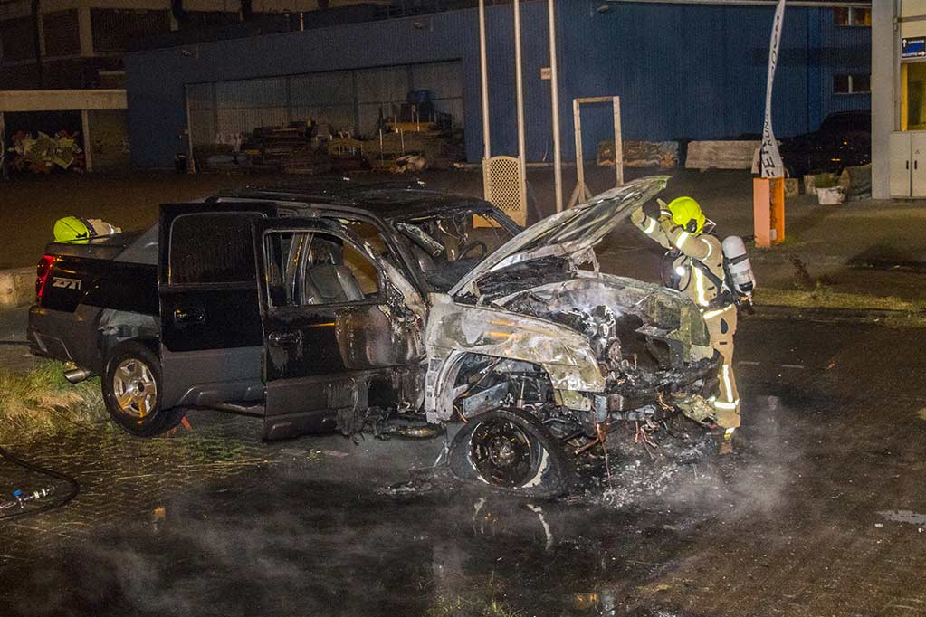 Auto in vlammen op in Schiedam