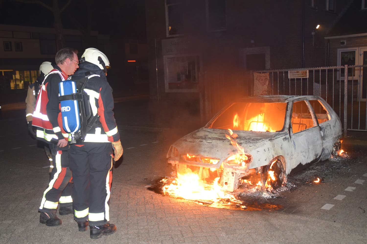 Auto in vlammen op in Hoogeveen