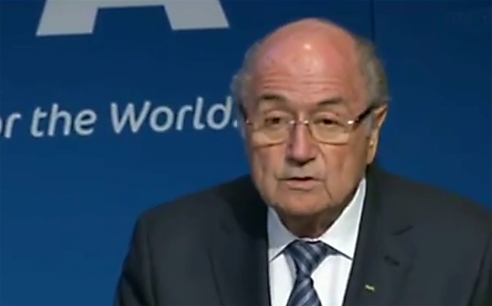 FIFA-baas Blatter stapt op