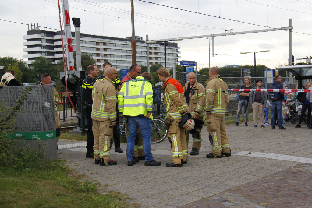 Brandweer rukt uit voor brand in bovenleiding NS station Vlaardingen