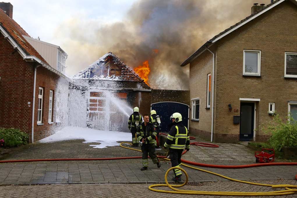 Brand in garage van woning in Schijndel 