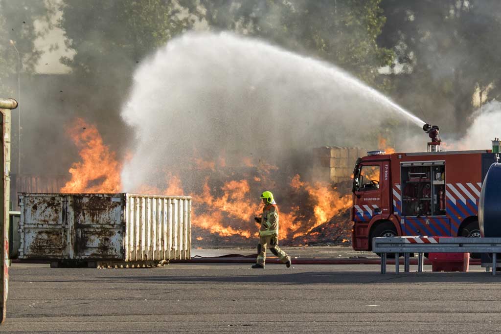 Grote brand afvalverwerker van Gansewinkel in Rotterdam