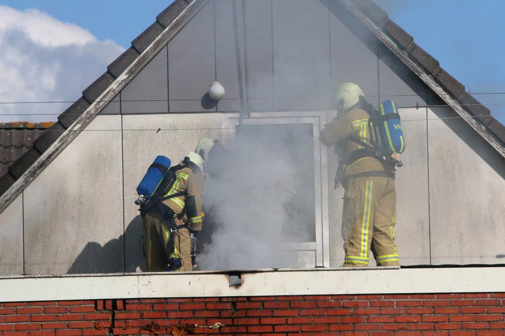 Klein brandje op dak café in Gieterveen