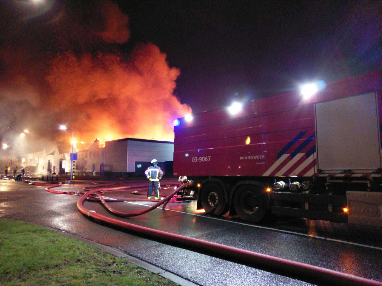 Brand verwoest kartcentrum in Hoogeveen
