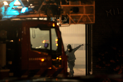 Foto van brandweer met ladderwagen in donker | Archief EHF