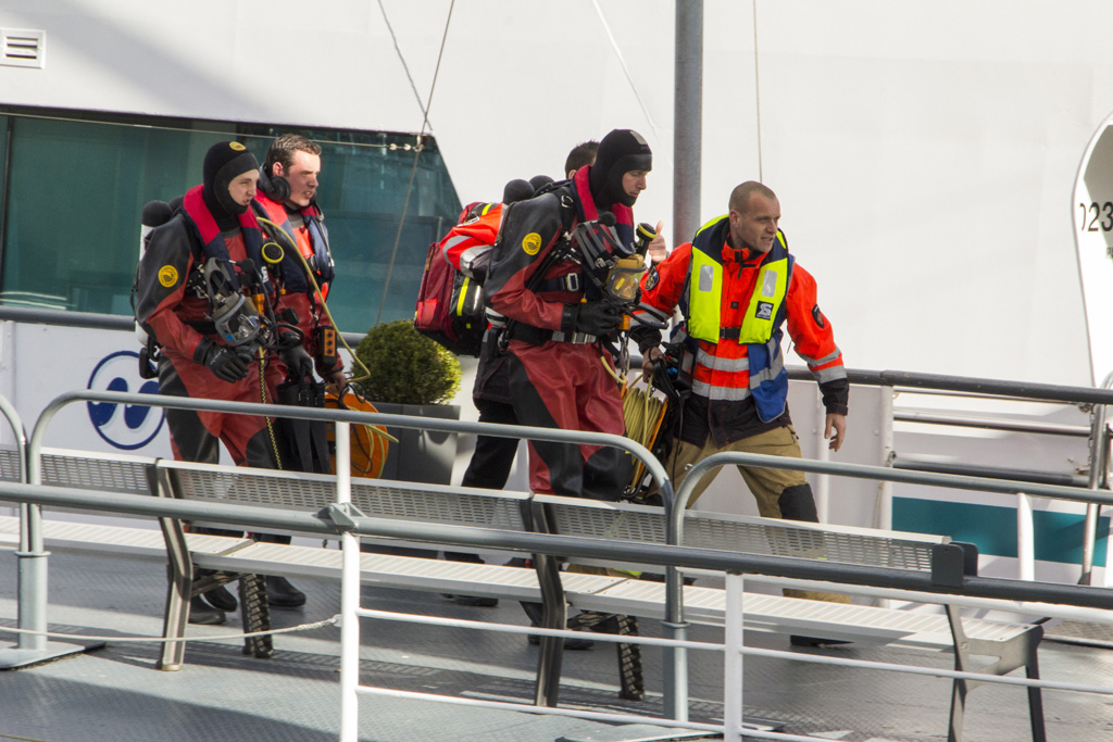 Zoekactie naar bij Erasmusbrug te water geraakte man