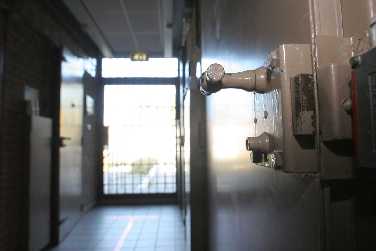 cel-gevangenis-slot-deur