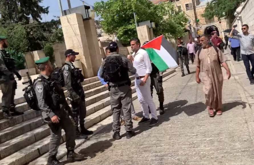 Kuzu van Denk opgepakt na provocerend optreden met Palestijnse vlag