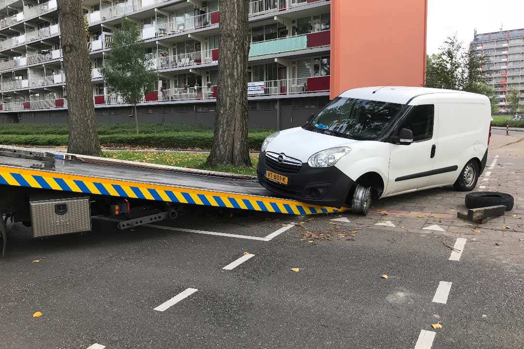 Auto ramt wegafsluiting in Schiedam