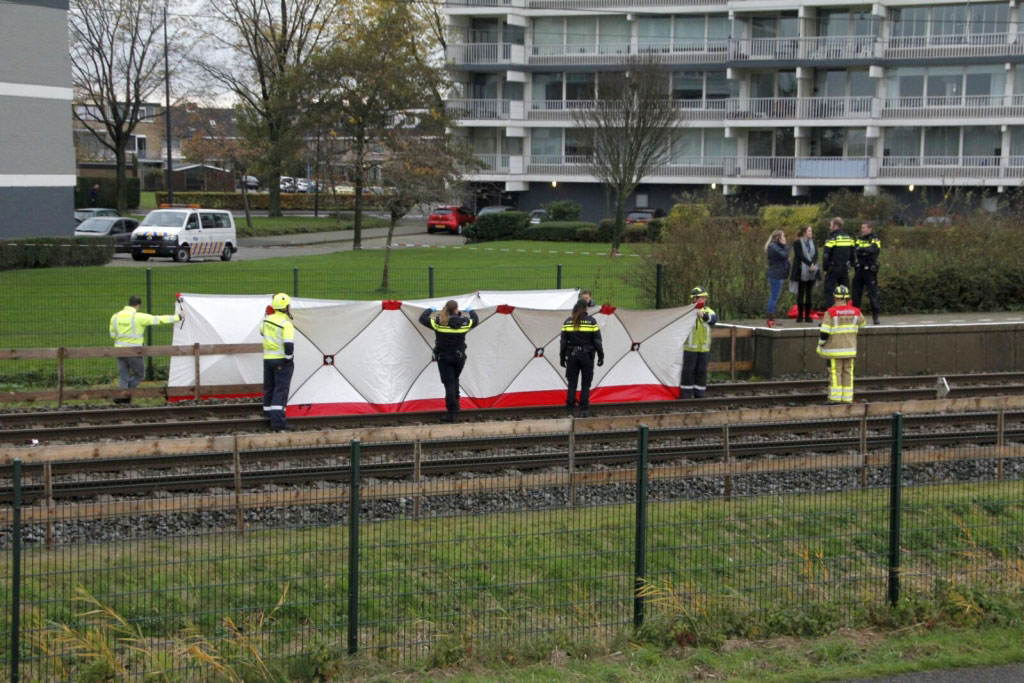 Dode (20) gevonden naast het spoor in Maassluis