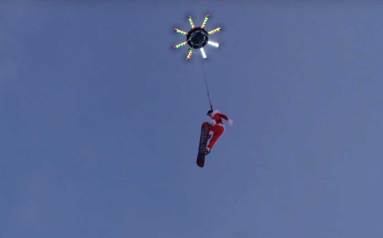 Drone sleept snowboarder en tilt hem zelfs hoog in de lucht op 