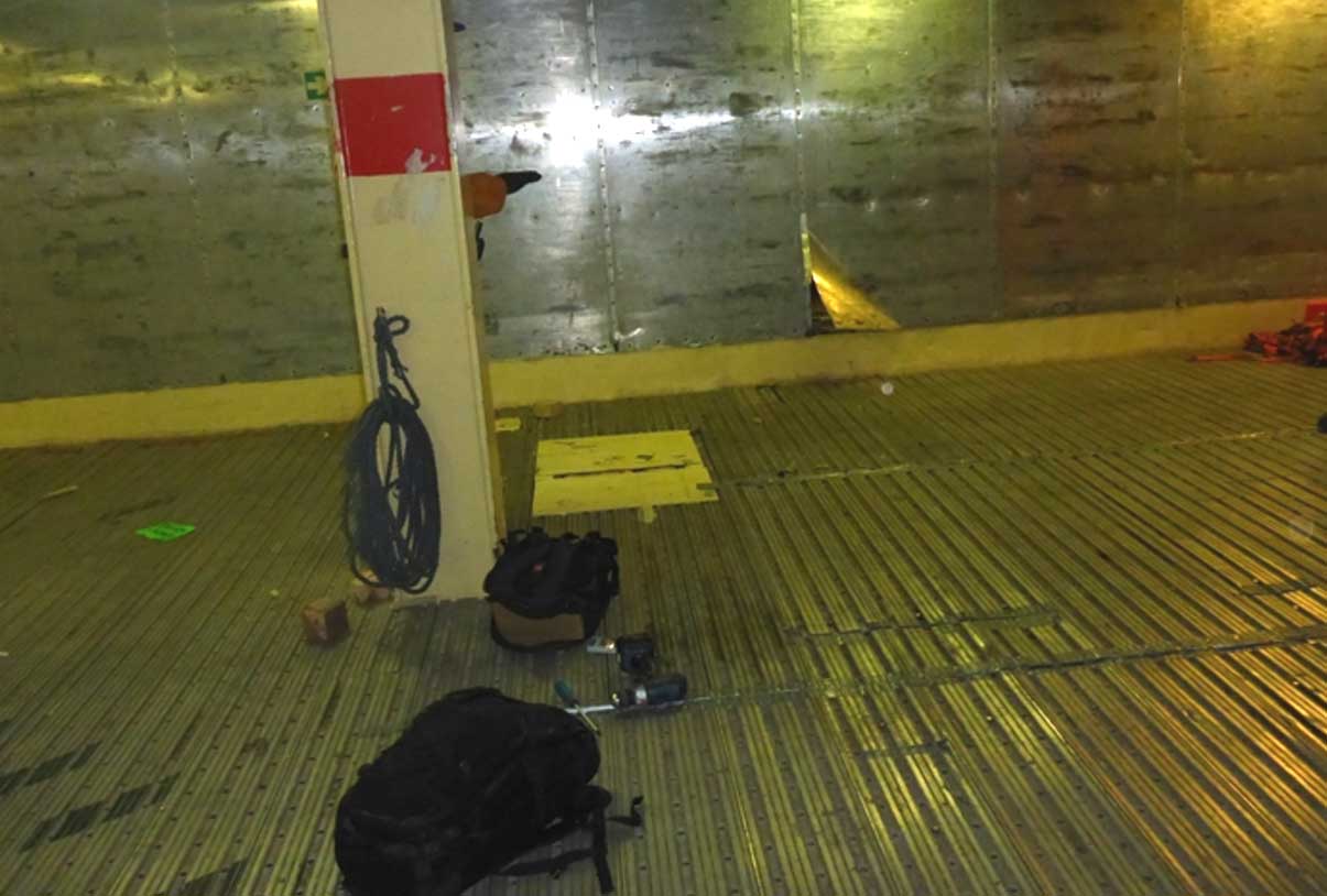 Mannen betrapt bij weghalen drugs achter dubbele wand op schip