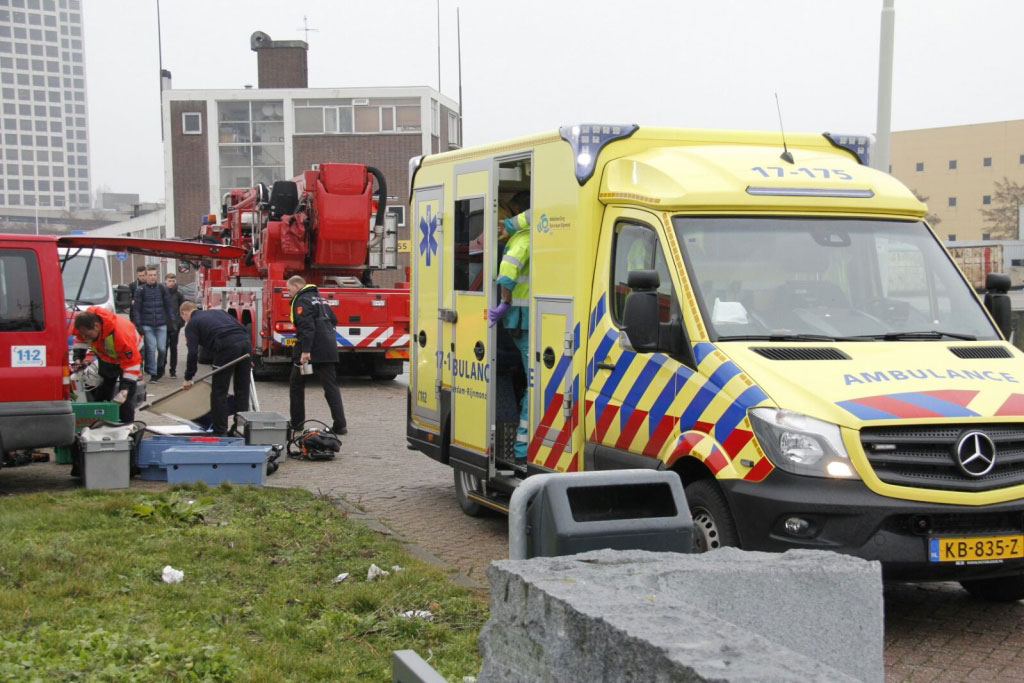 Brandweerduiker in de problemen in Rotterdam