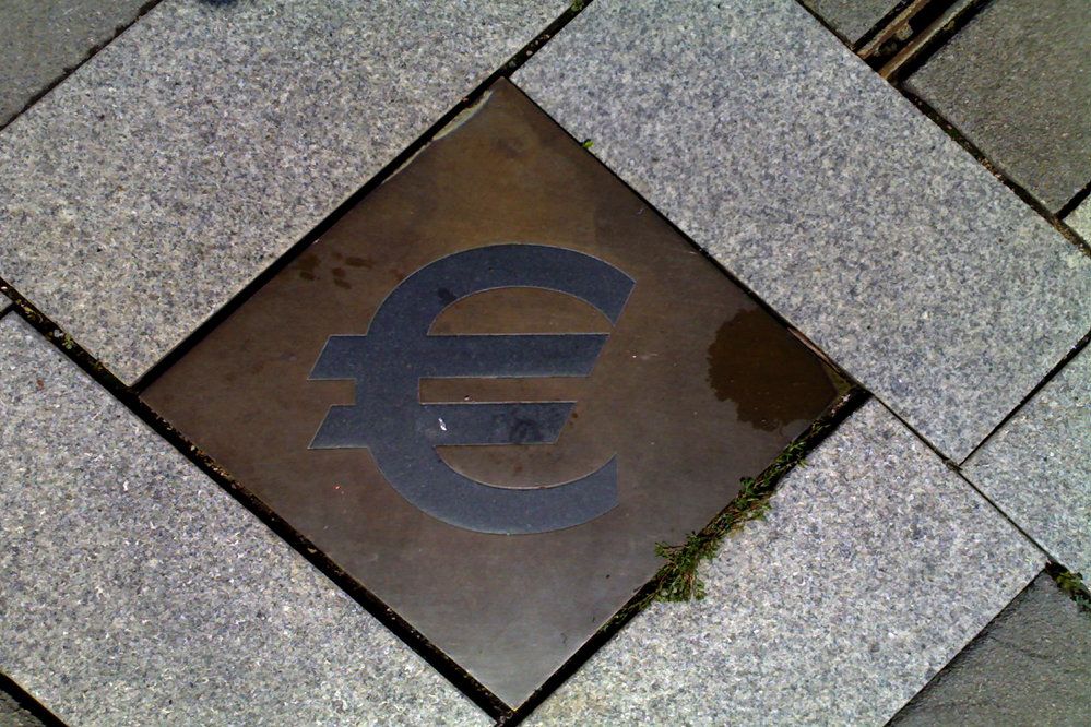 Foto van euro teken tegel | Archief EHF