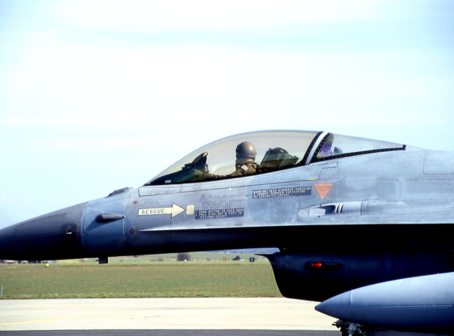Nederland zet 6 F-16's en 250 militairen in tegen IS