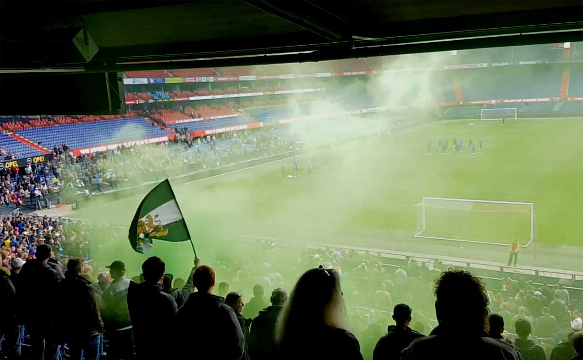 Supporters steunen Feyenoord en Ajax tijdens laatste training