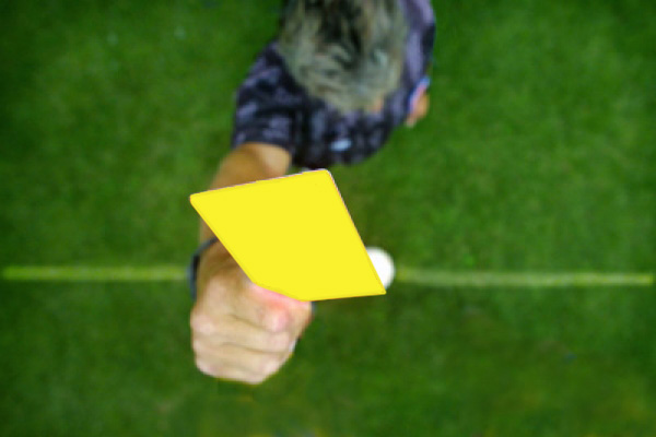 Foto van scheidsrechter met gele kaart | EHF