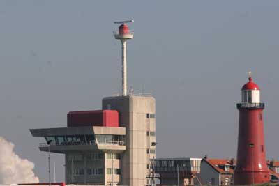 Foto van havengebouw sluis IJmuiden | Archief EHF