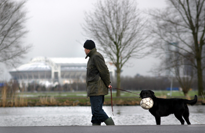 Foto van hond voetbal Arena Ajax | Archief EHF