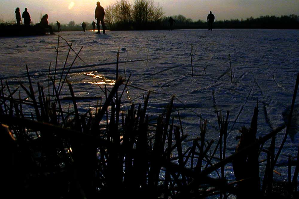 ijs-schaats-donker-riet-winter