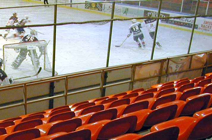 Jongen (8) krijgt bij ijshockeywedstrijd puck tegen zijn hoofd en overlijdt