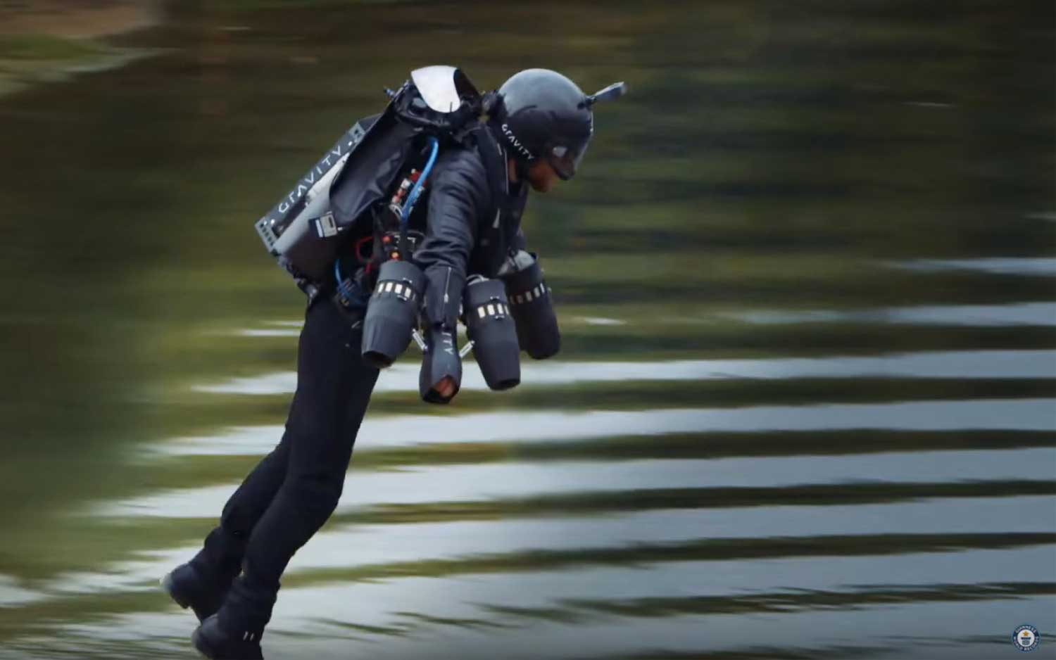 Engelsman zet snelheidsrecord met jetpack op ruim 50 km/h