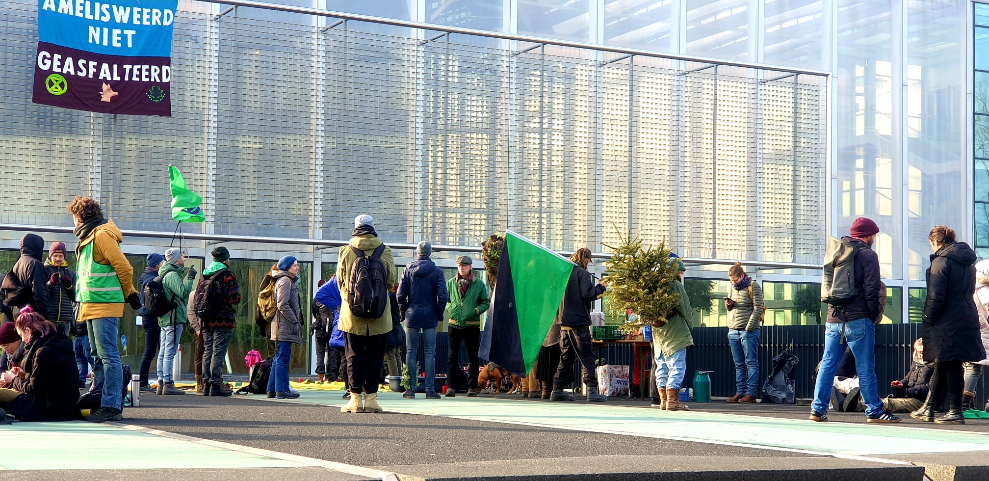 Demonstratie voor kantoor Rijkswaterstaat